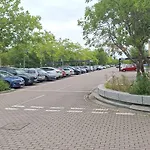Milton Keynes Central Apartment Self-Checkin Flat With Kitchen, Large Bed, Park View, Lots Of Parking, Across Mk City Centre, Shops, Malls, Restaurants, Attractions & Near The Hospital